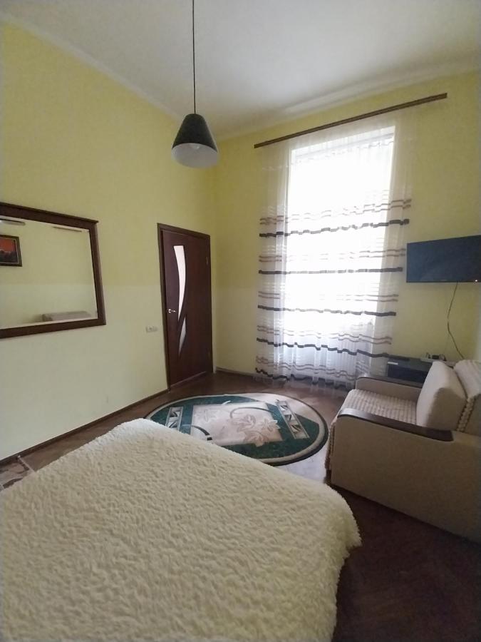 1Ком Апартаменты,Парковка,Улхорватская Lviv Dış mekan fotoğraf